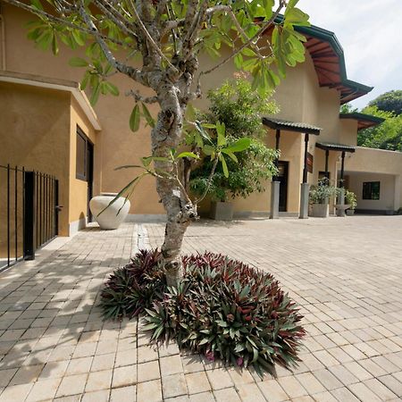 Melheim Kandy Villas Eksteriør billede