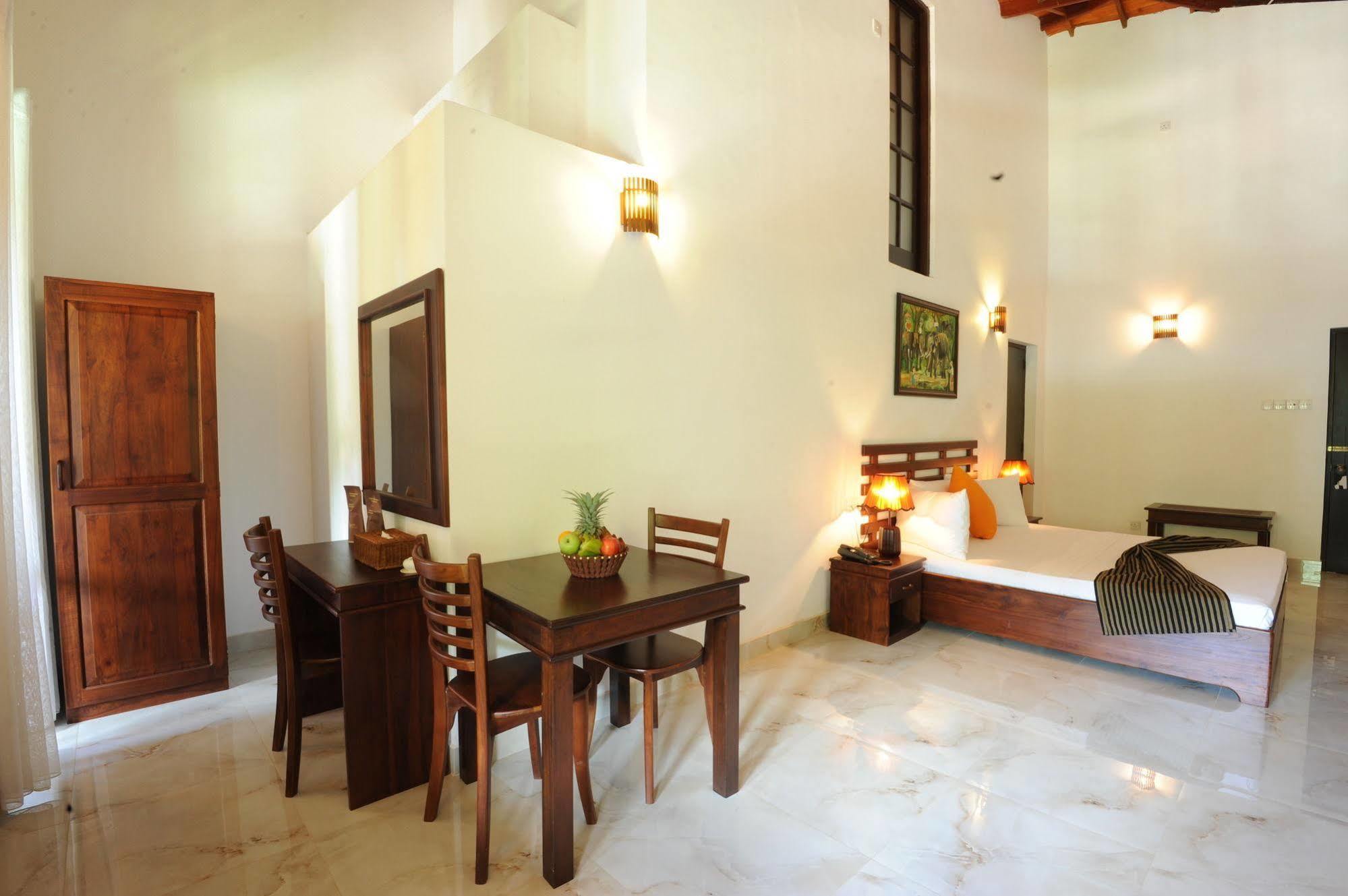 Melheim Kandy Villas Eksteriør billede