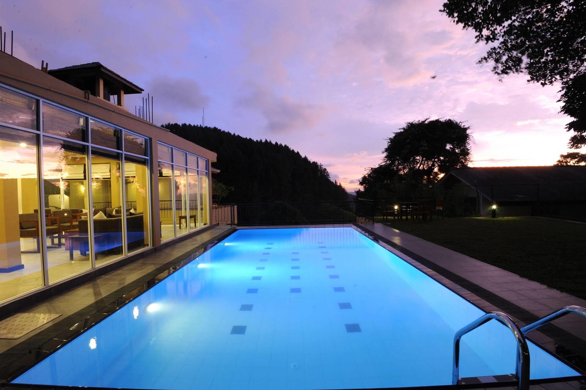 Melheim Kandy Villas Eksteriør billede