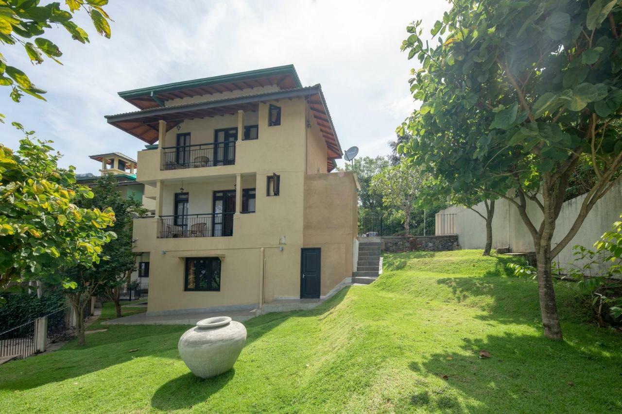 Melheim Kandy Villas Eksteriør billede