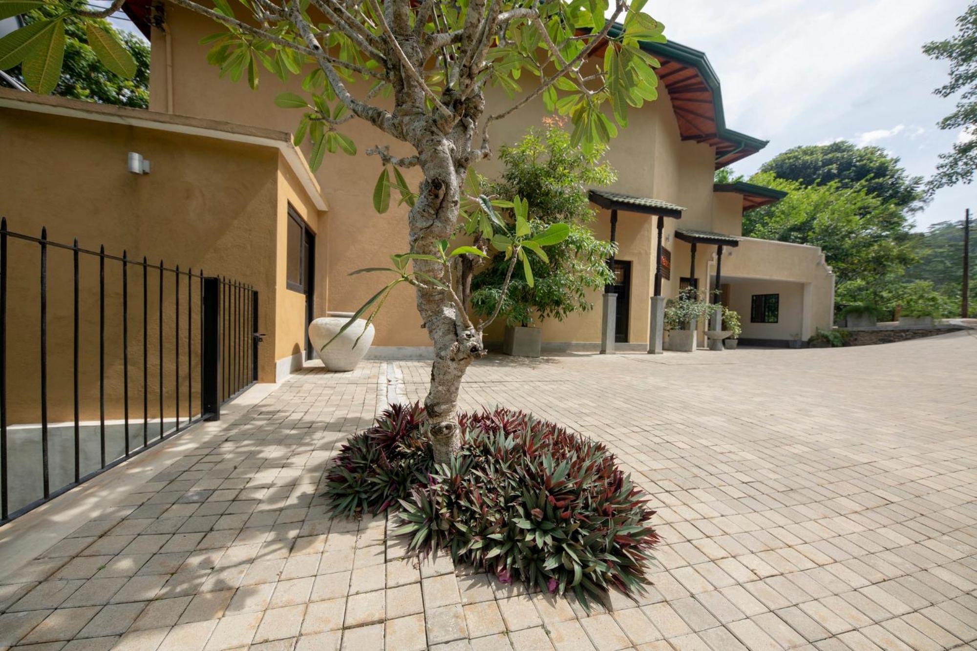 Melheim Kandy Villas Eksteriør billede