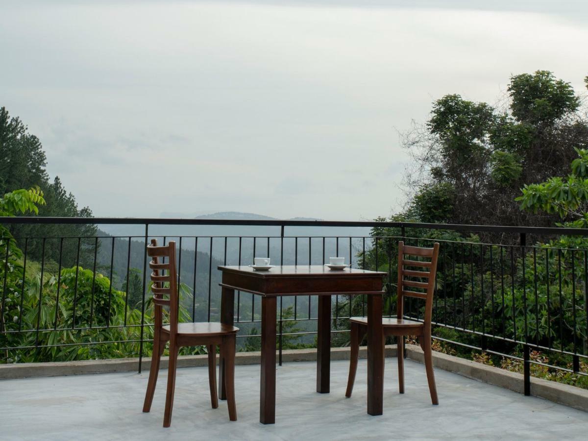 Melheim Kandy Villas Eksteriør billede